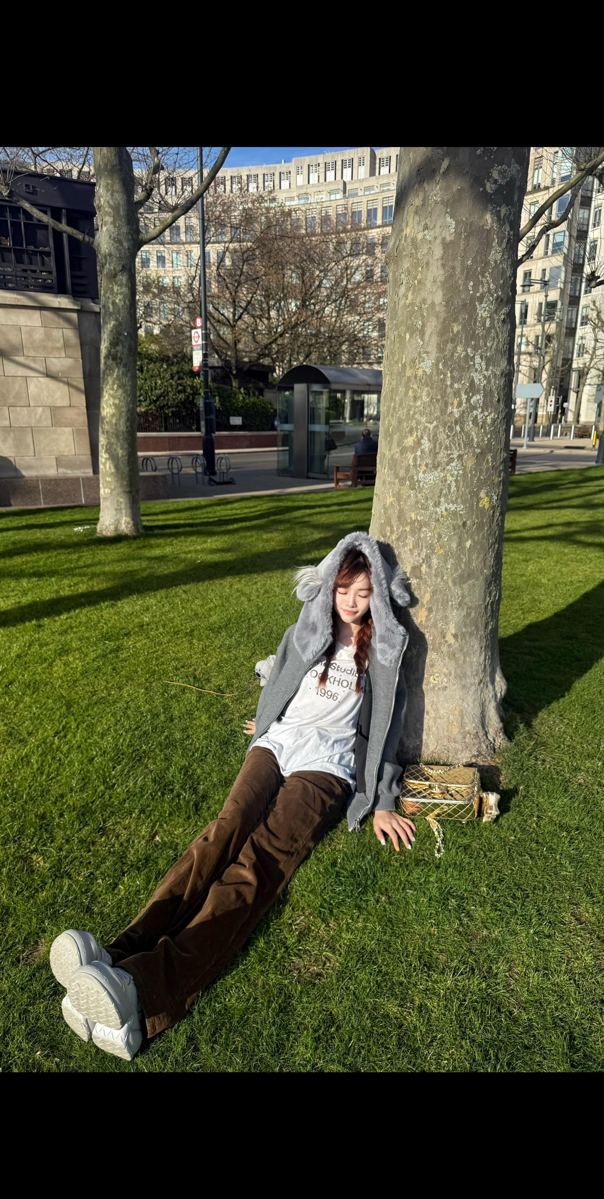 吃饭 睡觉 靠树晒太阳 ᜊ •ᴥ• ᜊ。