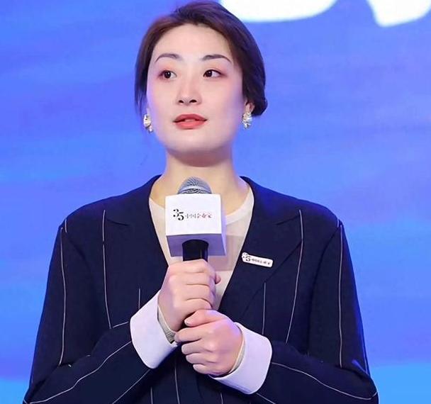 所有人都被骗了。不是宗庆后不愿让两个儿子继承遗产，而是宗馥莉早已将老宗