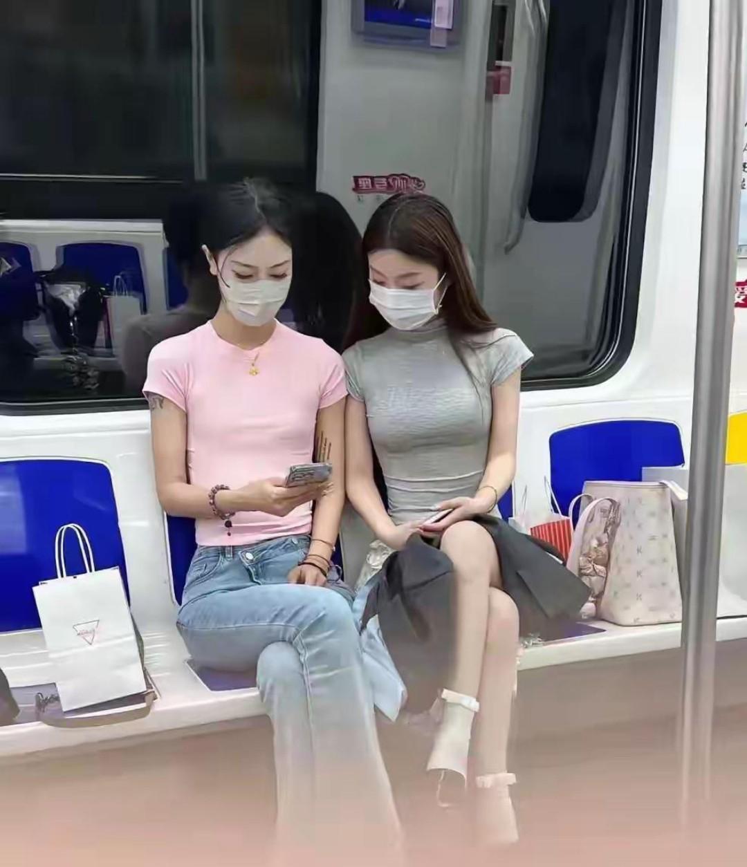 地铁听见劝离婚对话，

闺蜜催分，结局悬疑。

前天晚上坐地铁，听见两个女生说话