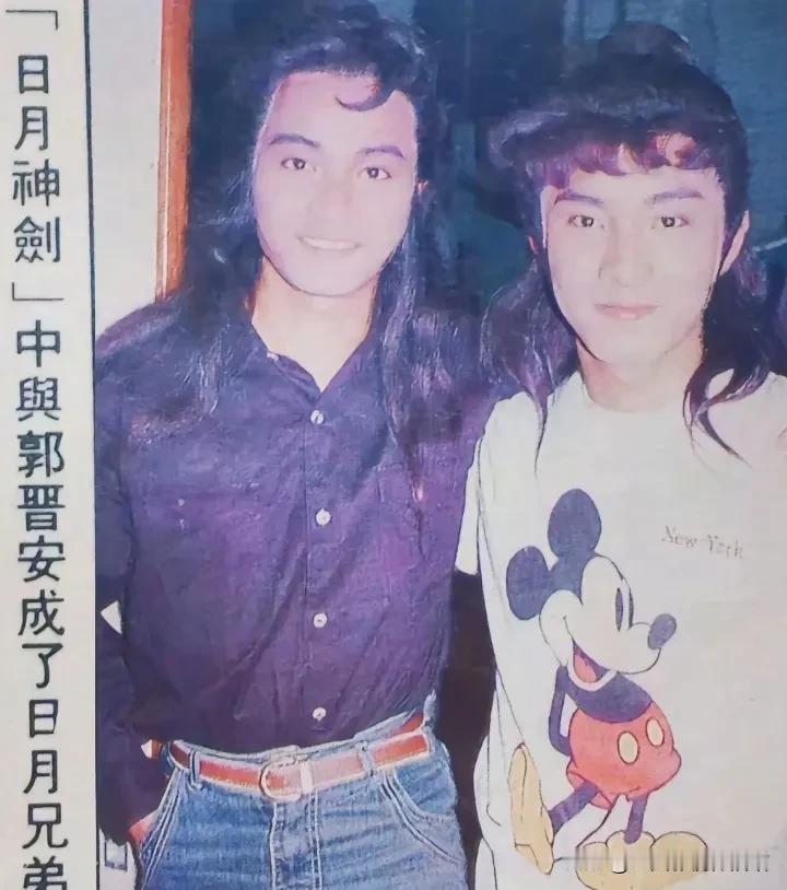 童年时候追的第一部戏里的两个小哥哥，阿日阿月，看过的都奔四啦吧