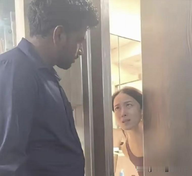 现在外国小伙来中国，头等大事不是找房，而是找个中国女孩做女朋友！

不管是欧美、