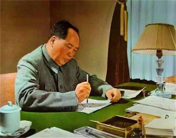 毛主席吵架从来不用脏字，三句话把对手怼到哑口无言，这水平放到今天就是职场沟通天花
