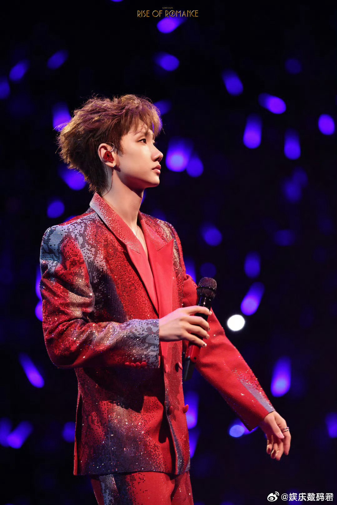 汪苏泷被男粉叫老公的反应 他在台上说时差的事，男粉突然喊老公。汪苏泷听完只回了句