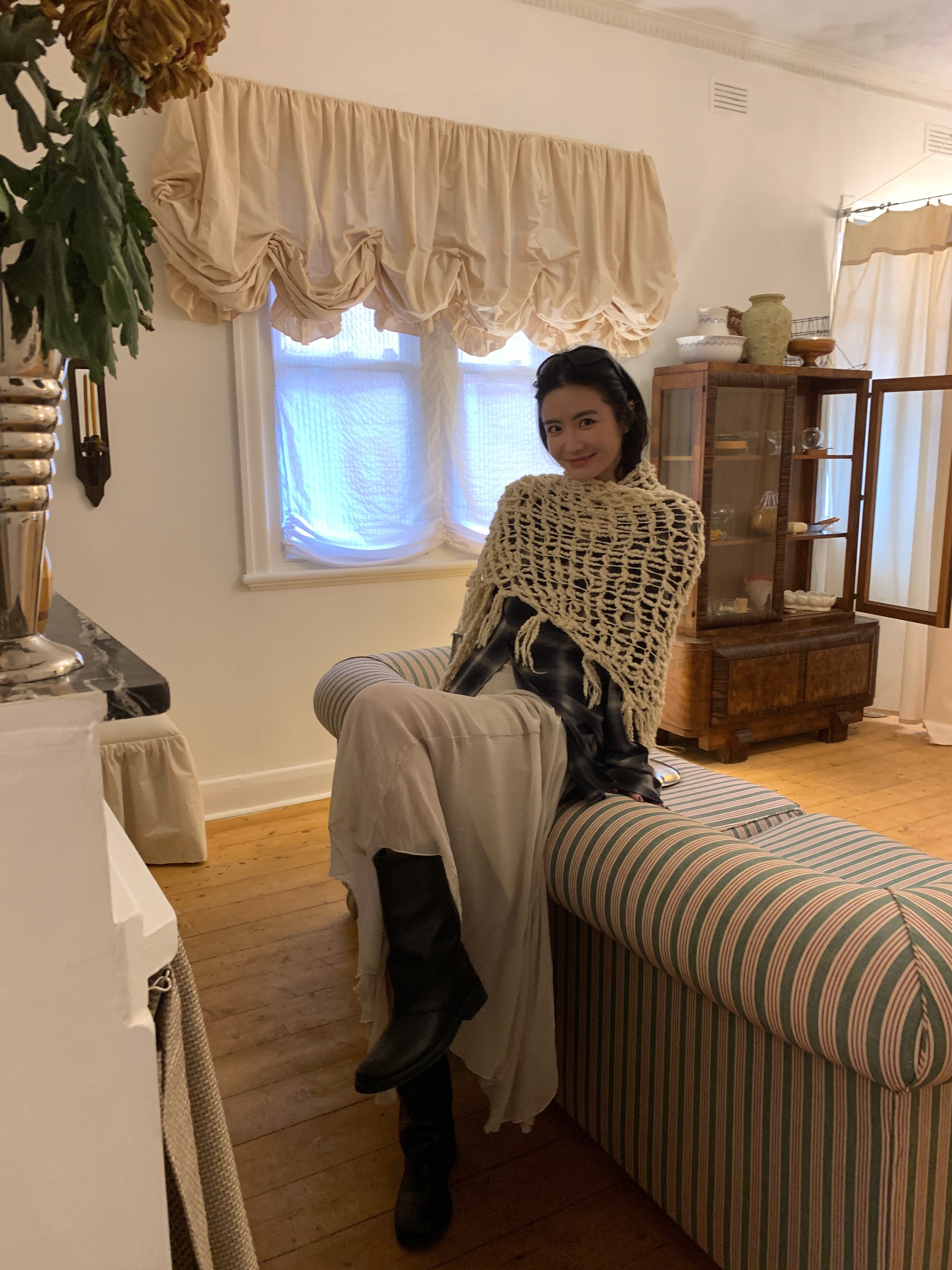 在一家我喜欢的中古店买了八百件衣服 也买了这个披肩 ​​​
