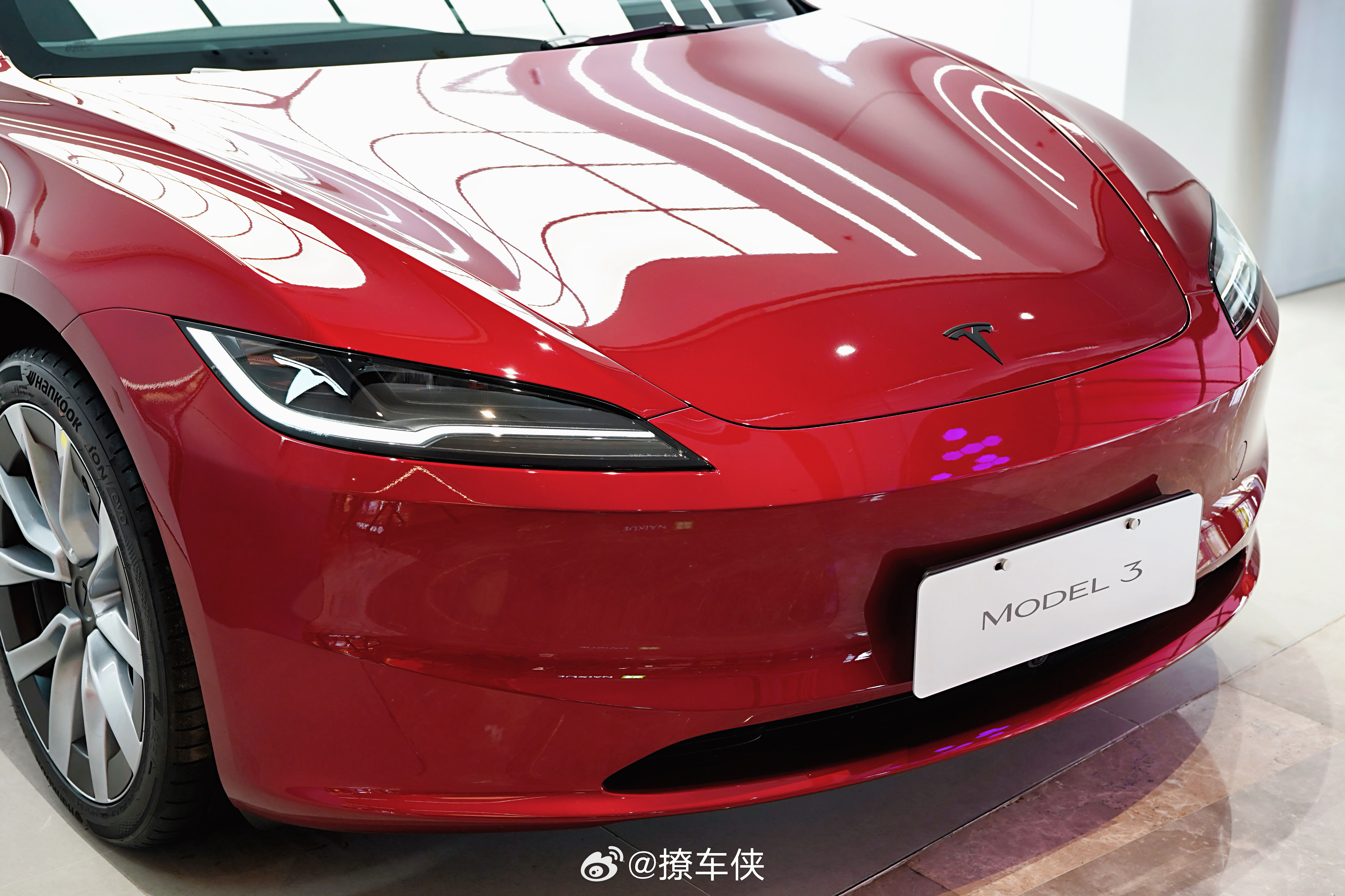 今天特斯拉在南京江北虹悦城的新店开业啦！这可是咱们南京的第八家销售门店了，也是江