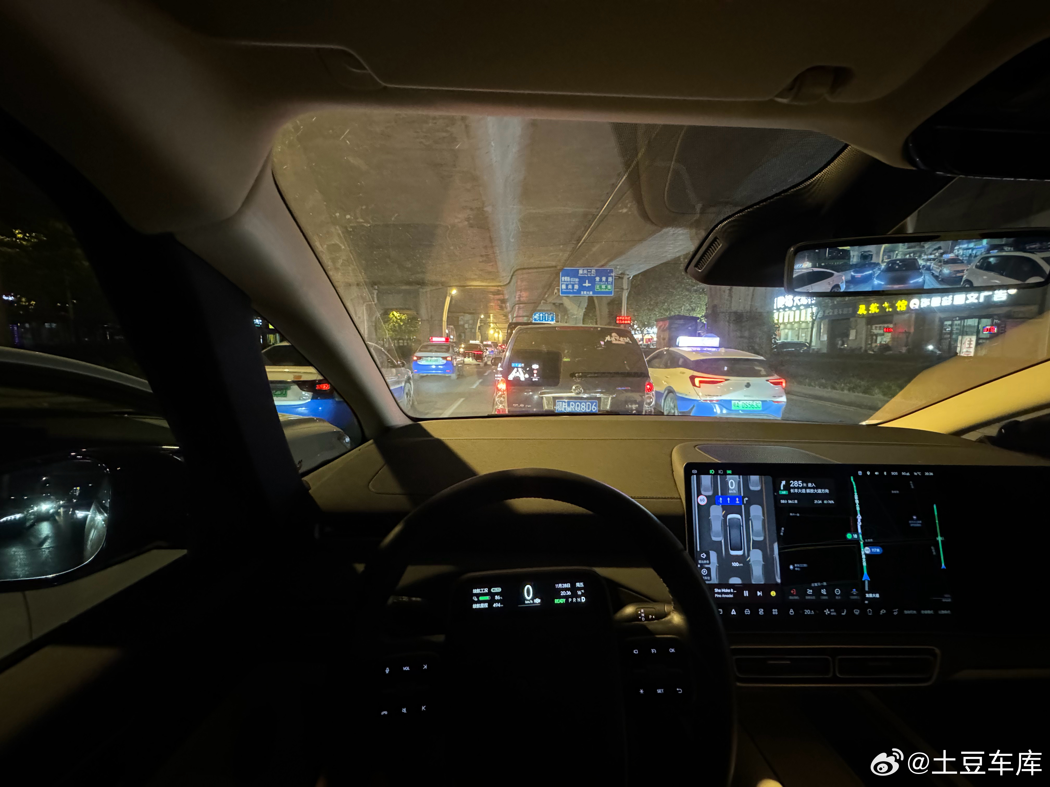 送孩子他妈去汉口火车站她出门玩几天 不带我去玩我在家里 安心上班+带娃在这个位置