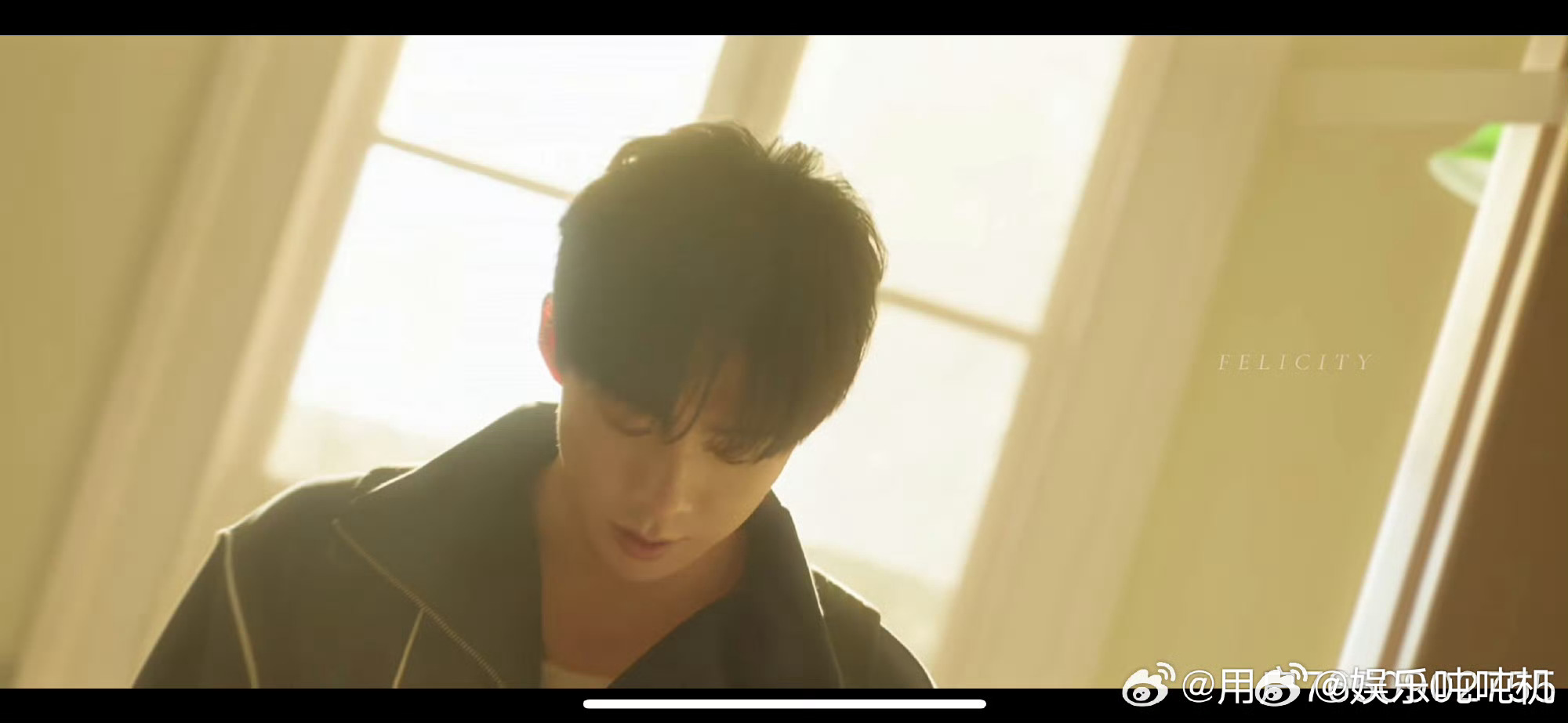 刘宇宁满36减18 谁看了刘宇宁今天这身不说一句满36减18，寸头显得五官更利落