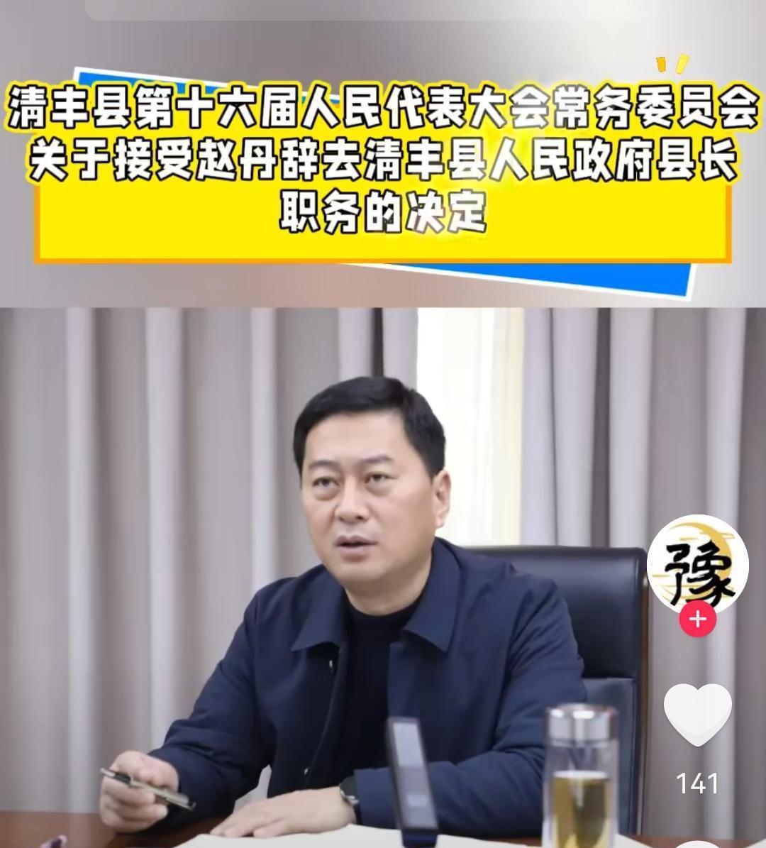 昨晚圈内小聚，一位在体制内待了快20年的老大哥，抿了口冰啤酒压低声音跟我们聊起清