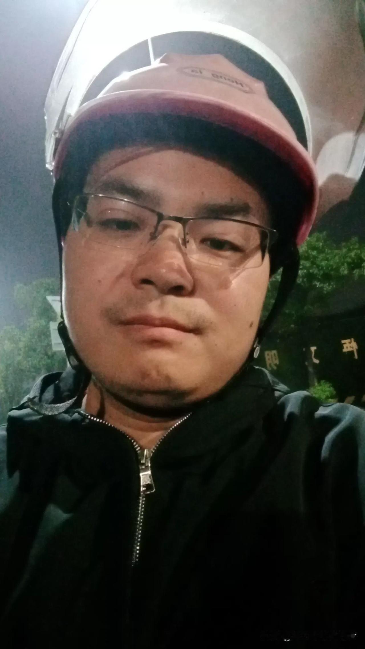【10月邓老师的工作安排】
​
​1.近期找邓老师补课的高一学生越来越多，邓老师