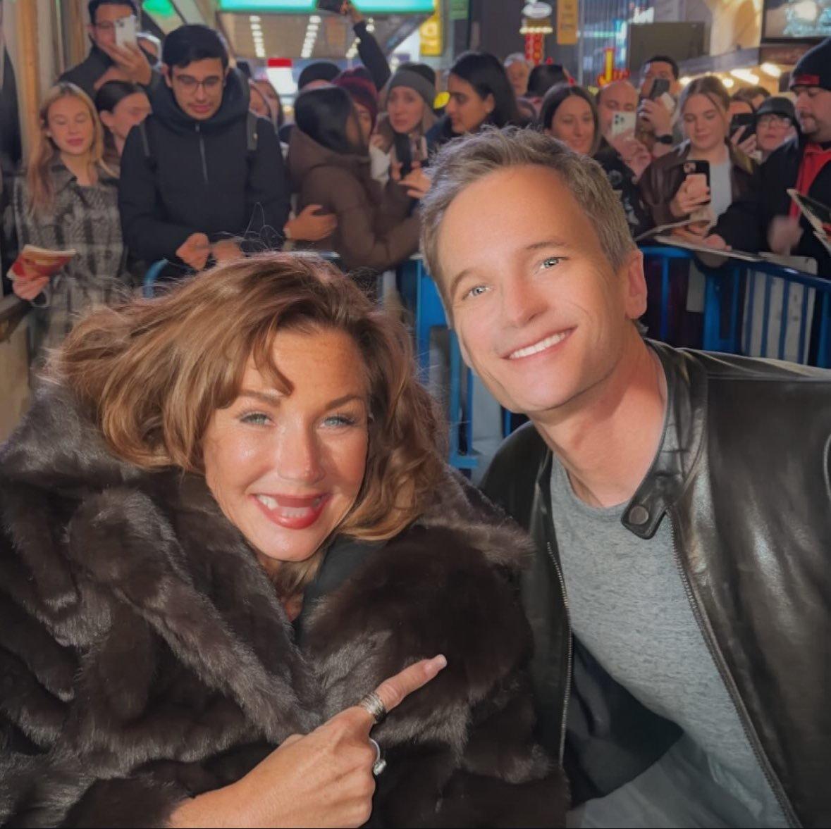 美国舞蹈老师艾比·李·米勒晒出与尼尔·帕特里克·哈里斯「过度美颜」合照大火🆘?