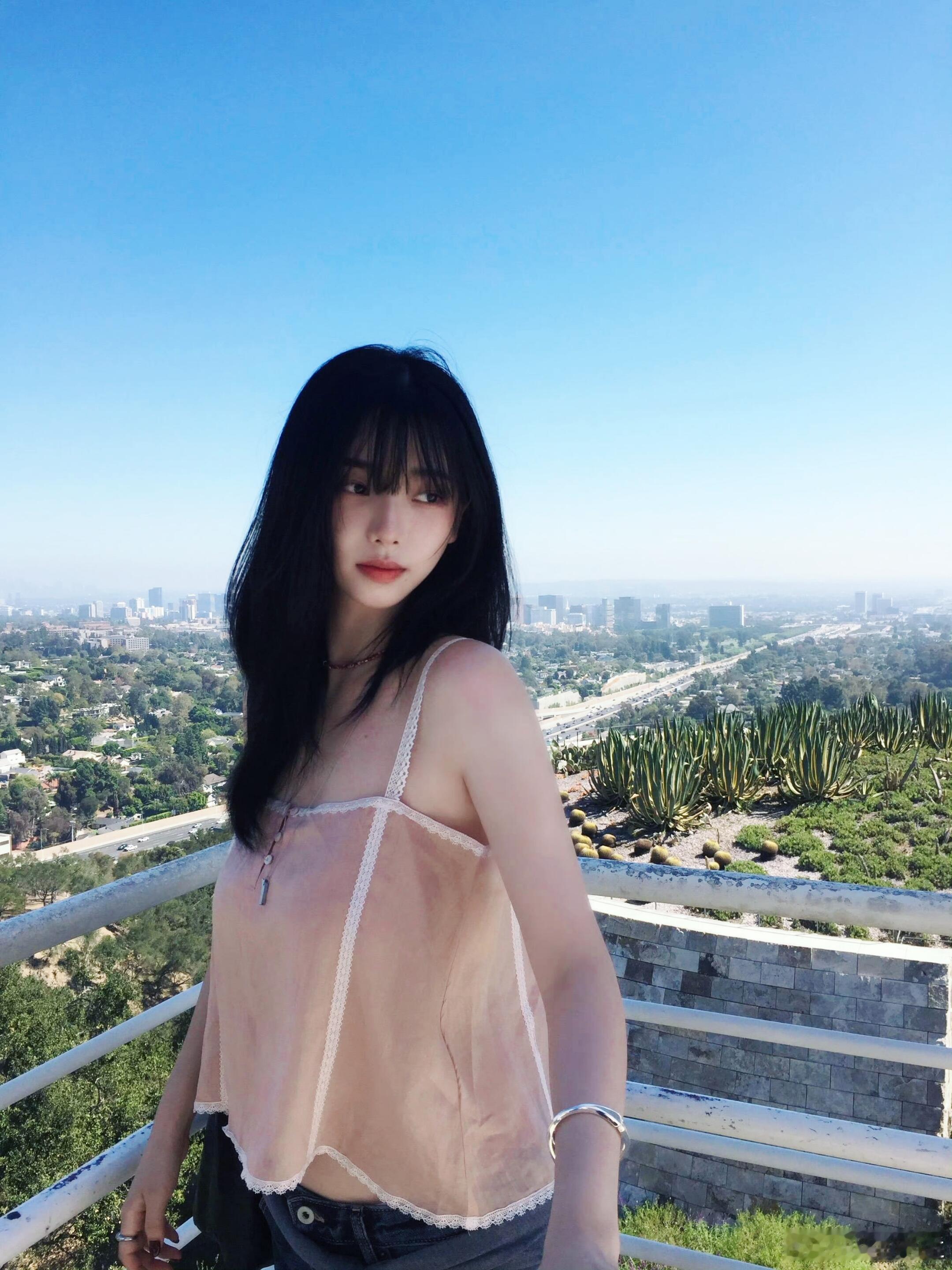 柳智敏ins更新，自由的风，最喜欢看女爱豆这种阳光的日常照☀️ ​​​