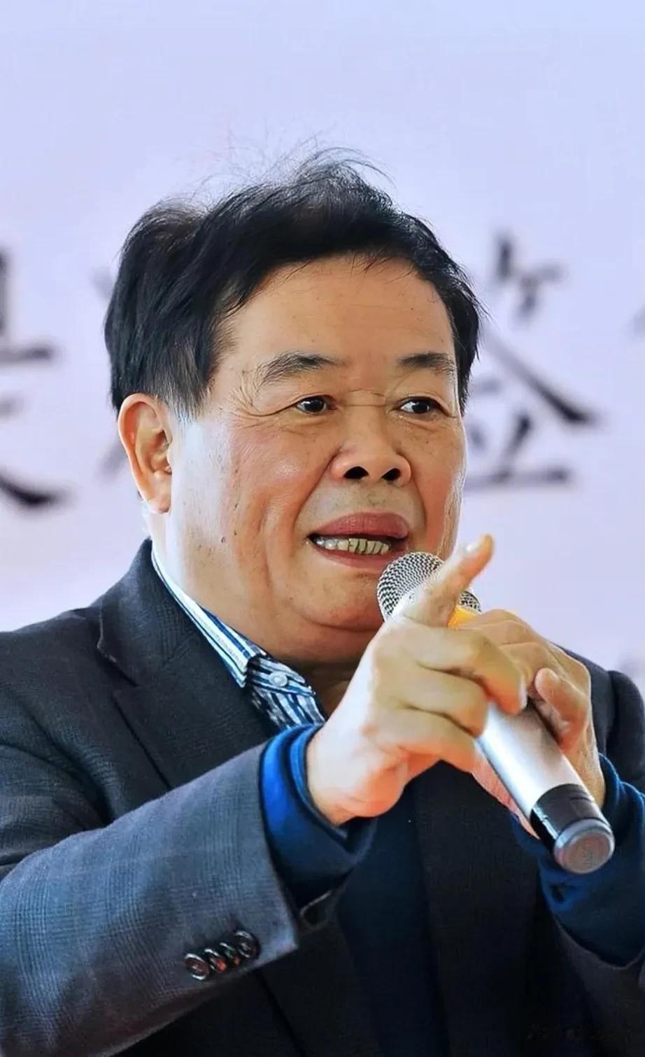 1987，桑塔纳在国内上市，拟价会议上，德国高管建议说:根据中国的市场行情，建议