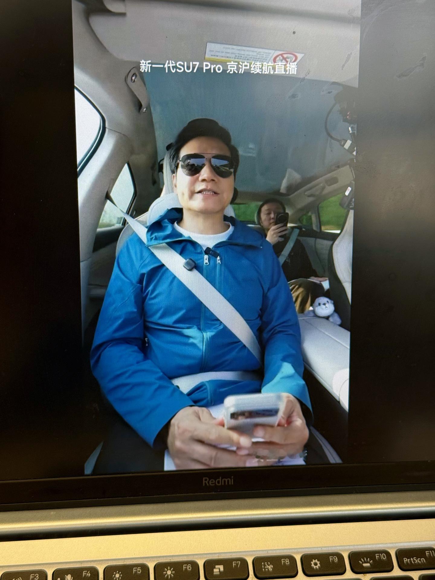 周五快乐，一边看雷军直播，一边吃下午茶，惬意啊～ 