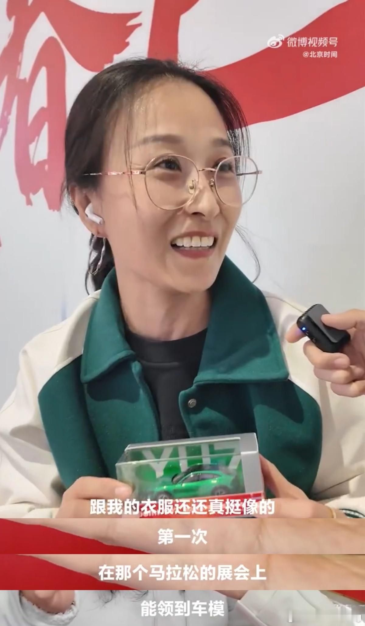 小米北半马送车模 明天就是今年的北京半程马拉松了，这两天参跑者陆陆续续收到了参赛