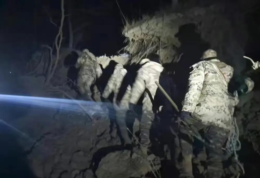 昨晚，甘肃发生了6.2级地震。那么在地震发生之后，西部战区第一启动应急响应机制，