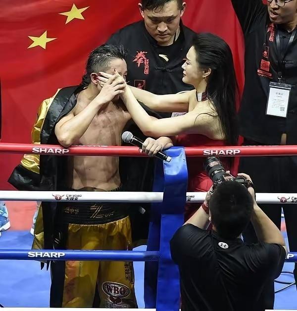 很多人不知道，邹市明早年手握体制内副处级岗位，体育局已经为他铺好安稳仕途，留在体