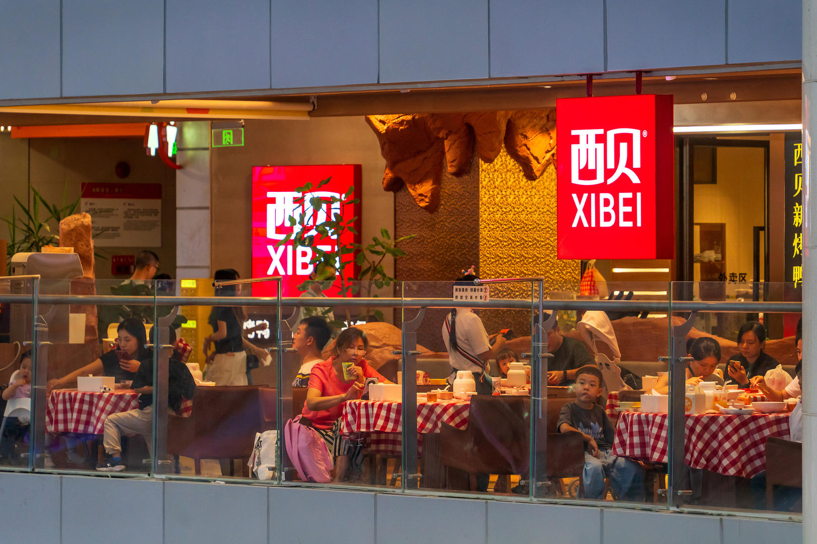 #西贝称可参观明档#【#西贝回应关闭门店后厨参观#：为保证顾客体验，可参观明档】