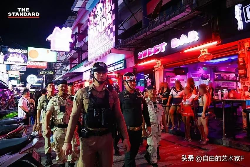 开始出事了！身处泰国灯红酒绿场所的美国大兵​在警察和宪兵的眼皮底下很快就开启了违