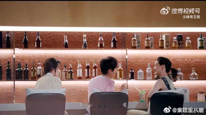 郭采洁谈曾经受限的情感经历湖南卫视背后郭采洁坦诚聊曾经的情感经历太打动人，全情投