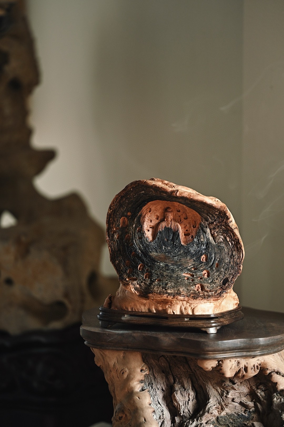 荔枝木 | 佛窟 香炉皮壳沧桑有味，佛窟千年一瞬，如经岁月风雨，平和依旧，焚香气