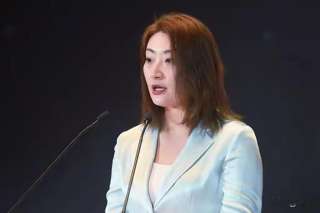 深夜实锤！
宗馥莉9月就辞了娃哈哈所有职务，
工商信息还没改过来 。关键不是辞职