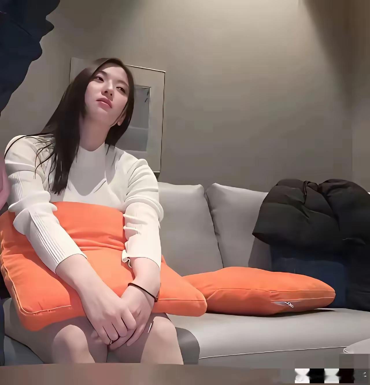 网友:第一次相亲，感觉有点高冷的样子，该聊点什么比较好？ ​​​