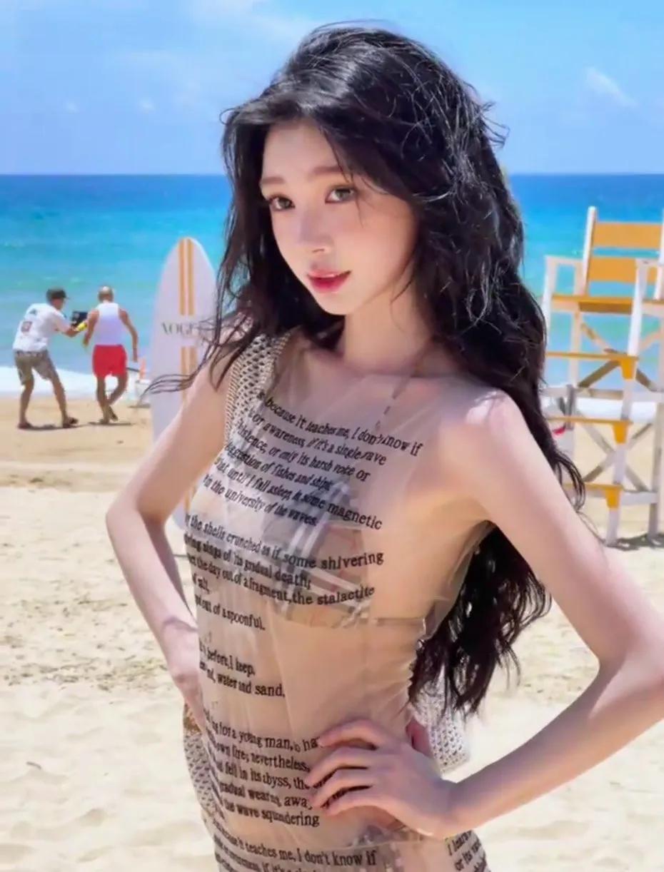 大胆性感，时尚纯欲

易梦玲的时尚感真的是提升了n个度诶，简直就是纯欲的天花板。