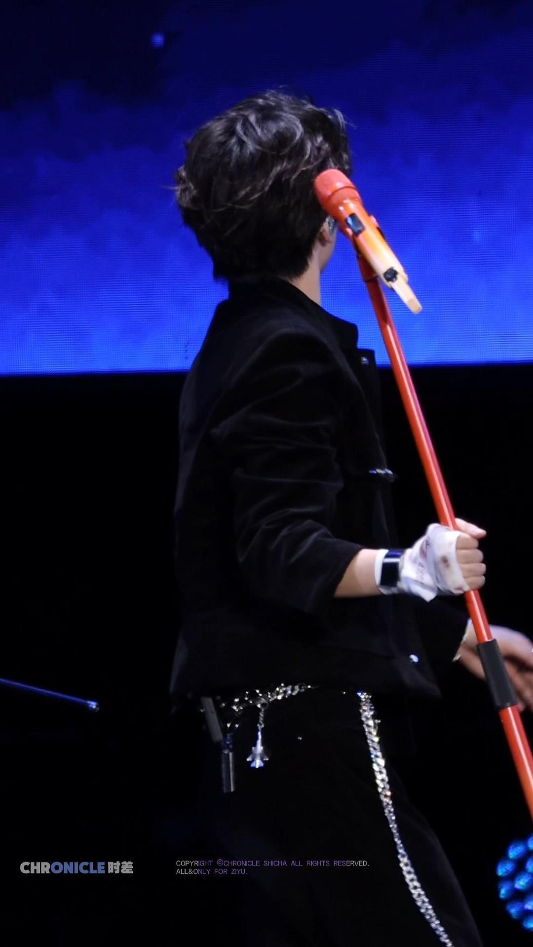 🔮 玫瑰赠予你，心动随之而去，爱意不止。