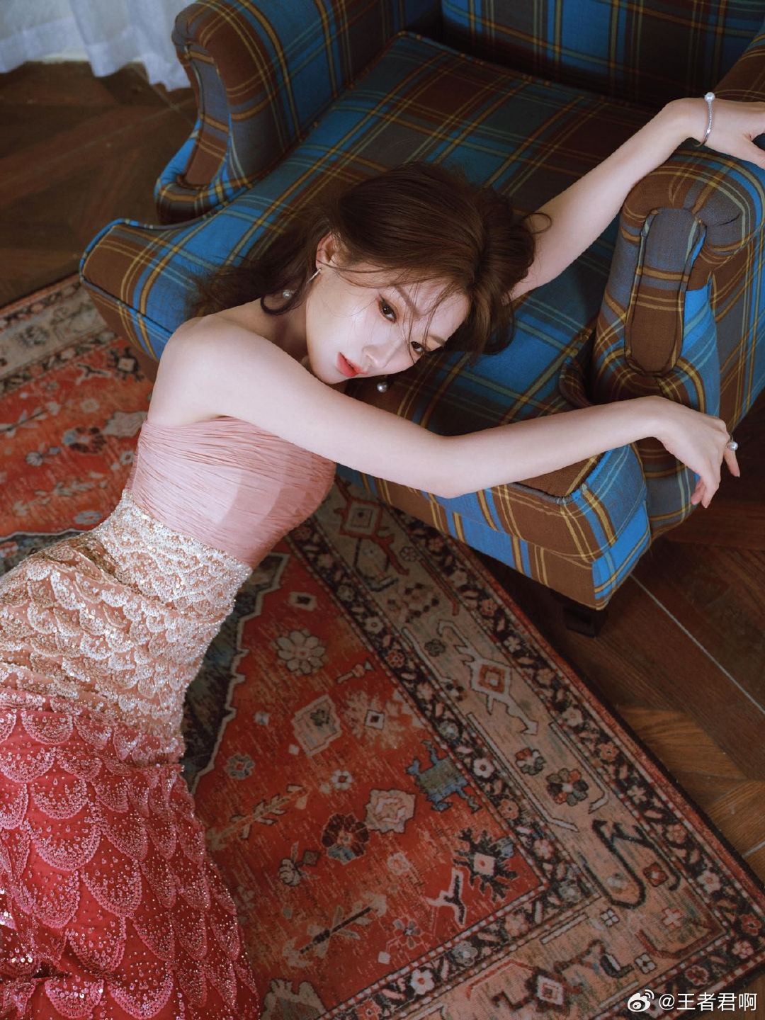 毛晓彤渐变鱼尾裙毛晓彤人鱼公主变龙虾杀手渐变鱼尾裙美到发光，反差干饭魂萌到心化，