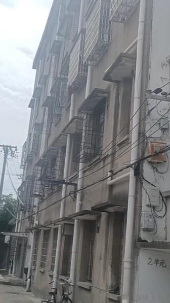 表姐离婚后，35万买了套70平的二手房！

5楼没电梯，为孩子读书端午节去表姐家