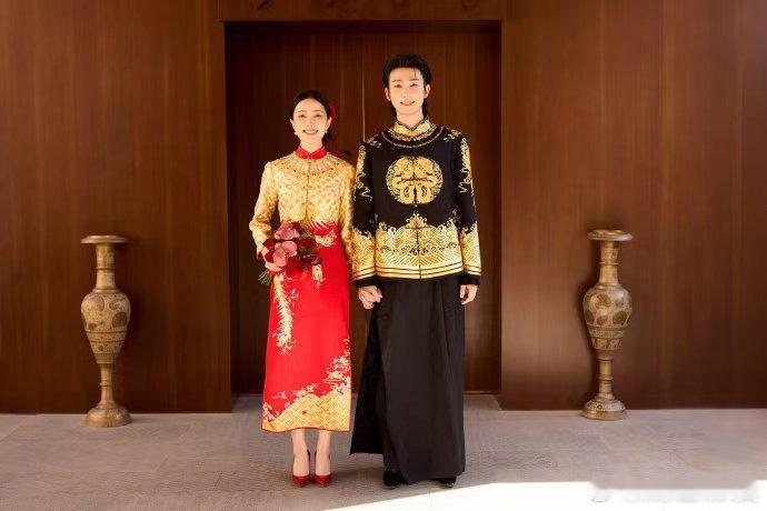白举纲和妻子的婚纱照 白举纲分享婚礼喜讯，愿所有心怀爱的人，都能够永远自由 白举