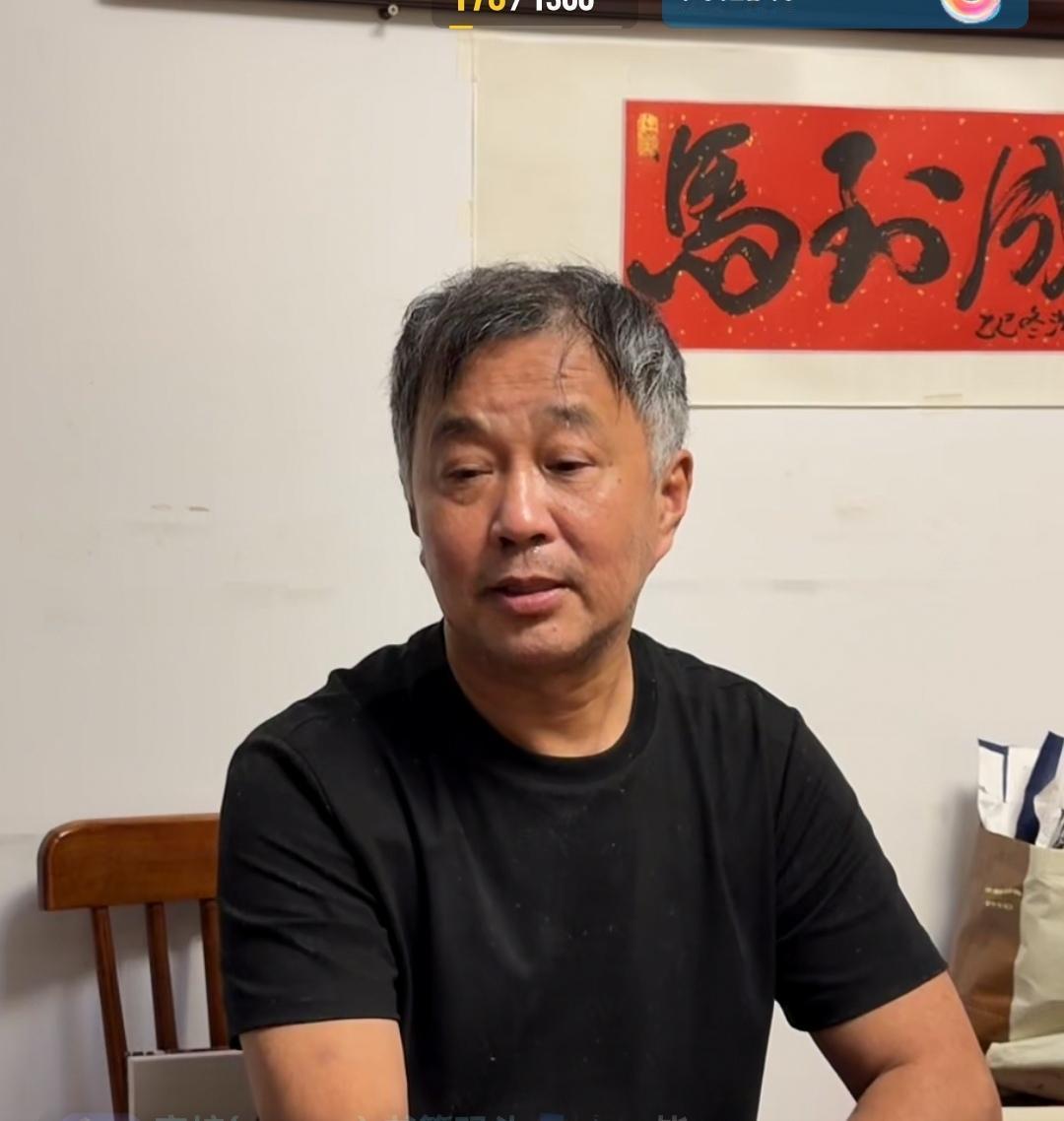 沈巍坦露自己的缺点之一是“懦弱”。
他说：“在我考大学这件事情上表现的太过懦弱，