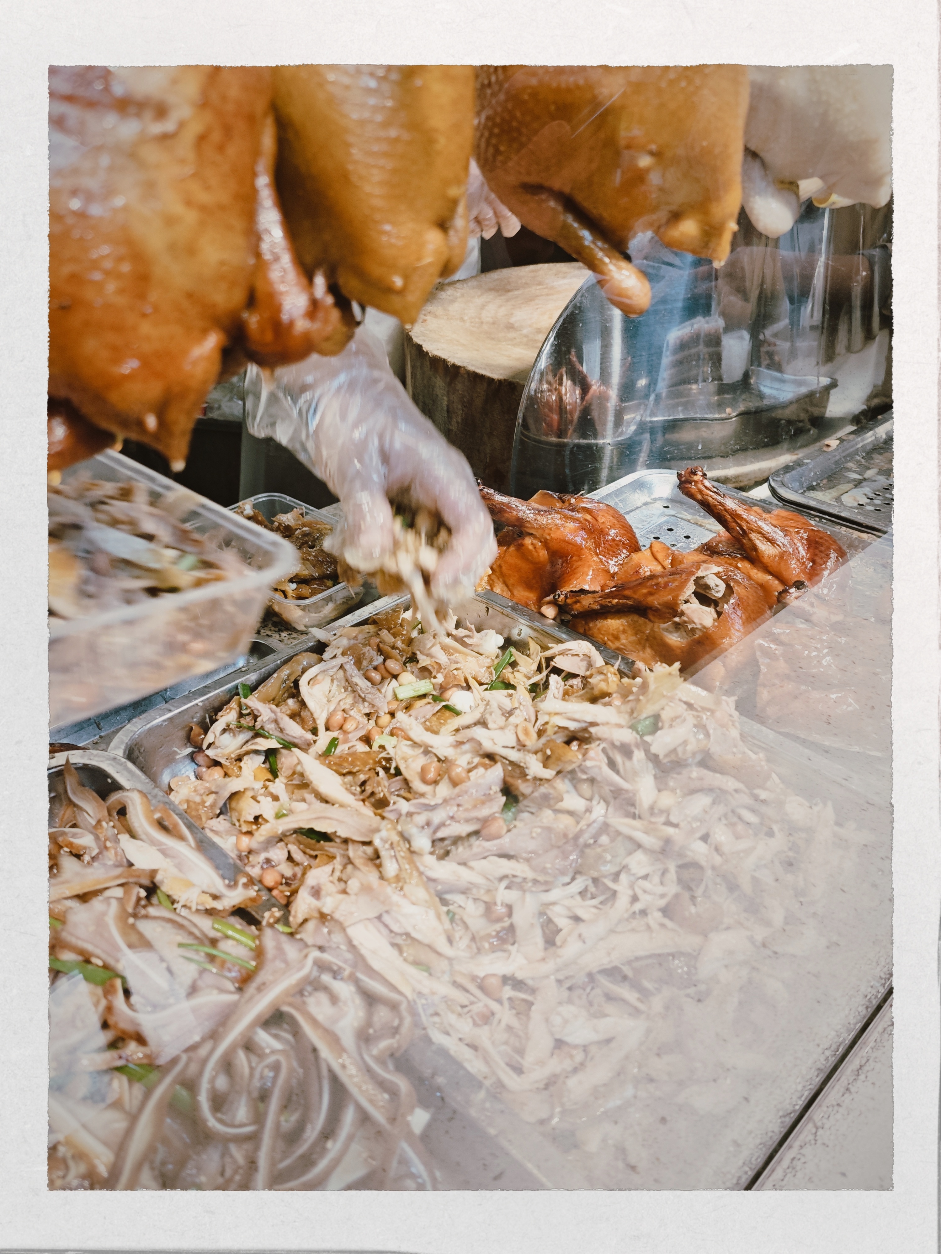 这家也算老字号了，招牌手撕鸡，到附近顺便带点回家。美食分享 深圳·烧卤原味(莲塘