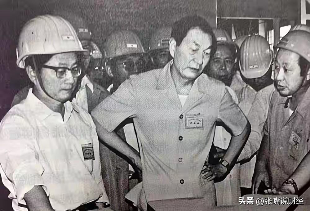 朱老在上海工作三年，压力非常大，那时候上海面临的困难很多，说是烂摊子有些夸张，但