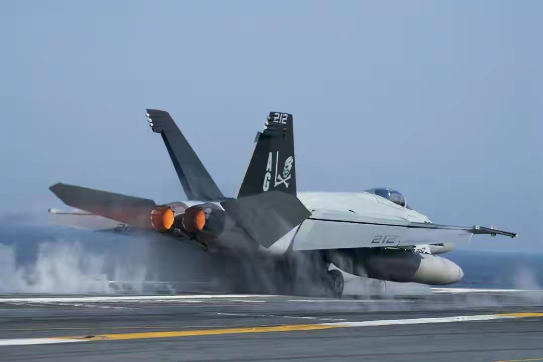 美航母开了第一枪，伊朗被下通牒，以色列罕见站队