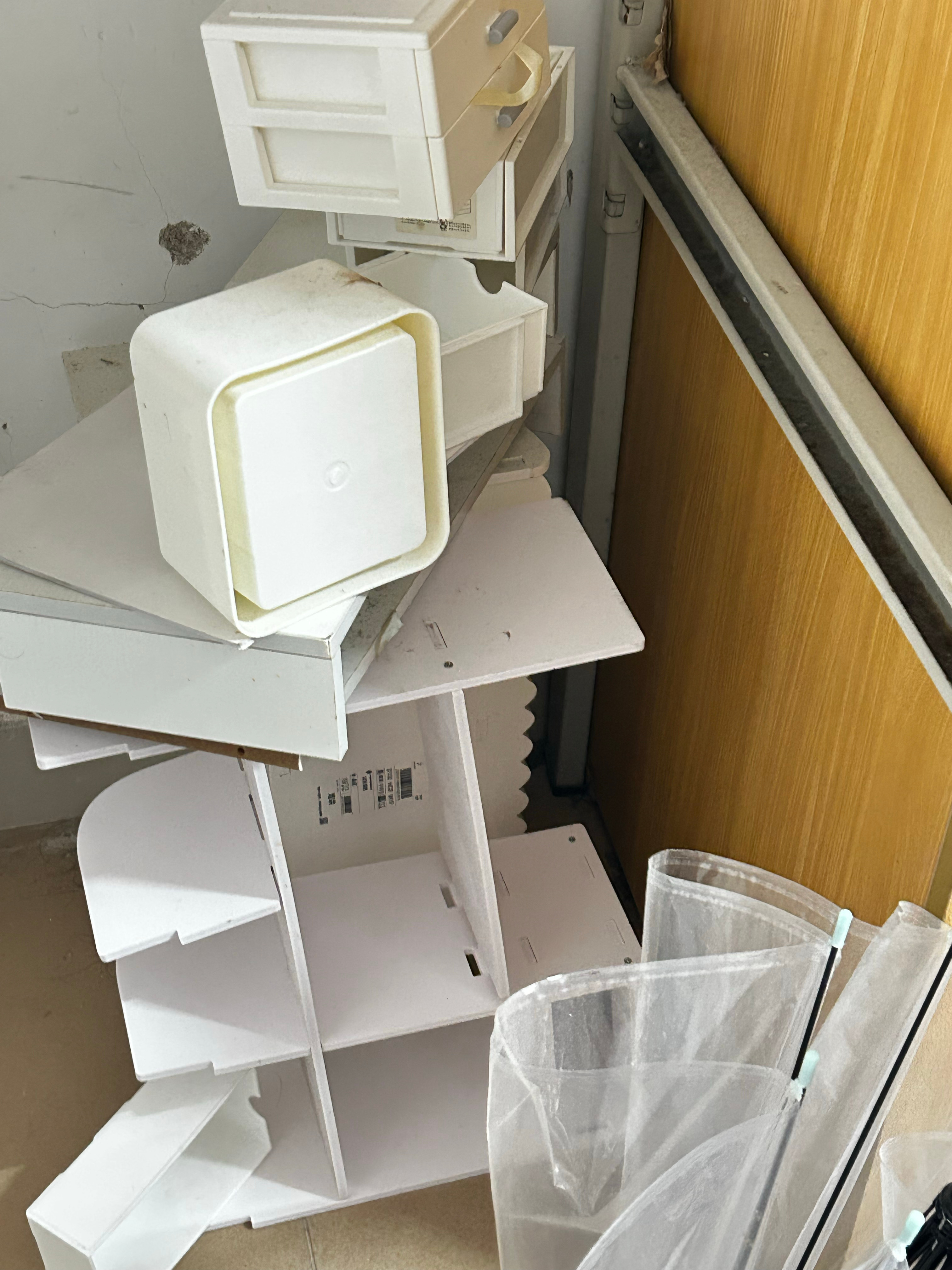 我用最直接 最肯定和你们这些要上大学的说:不要买收纳不然你会发现三位数的ins桌