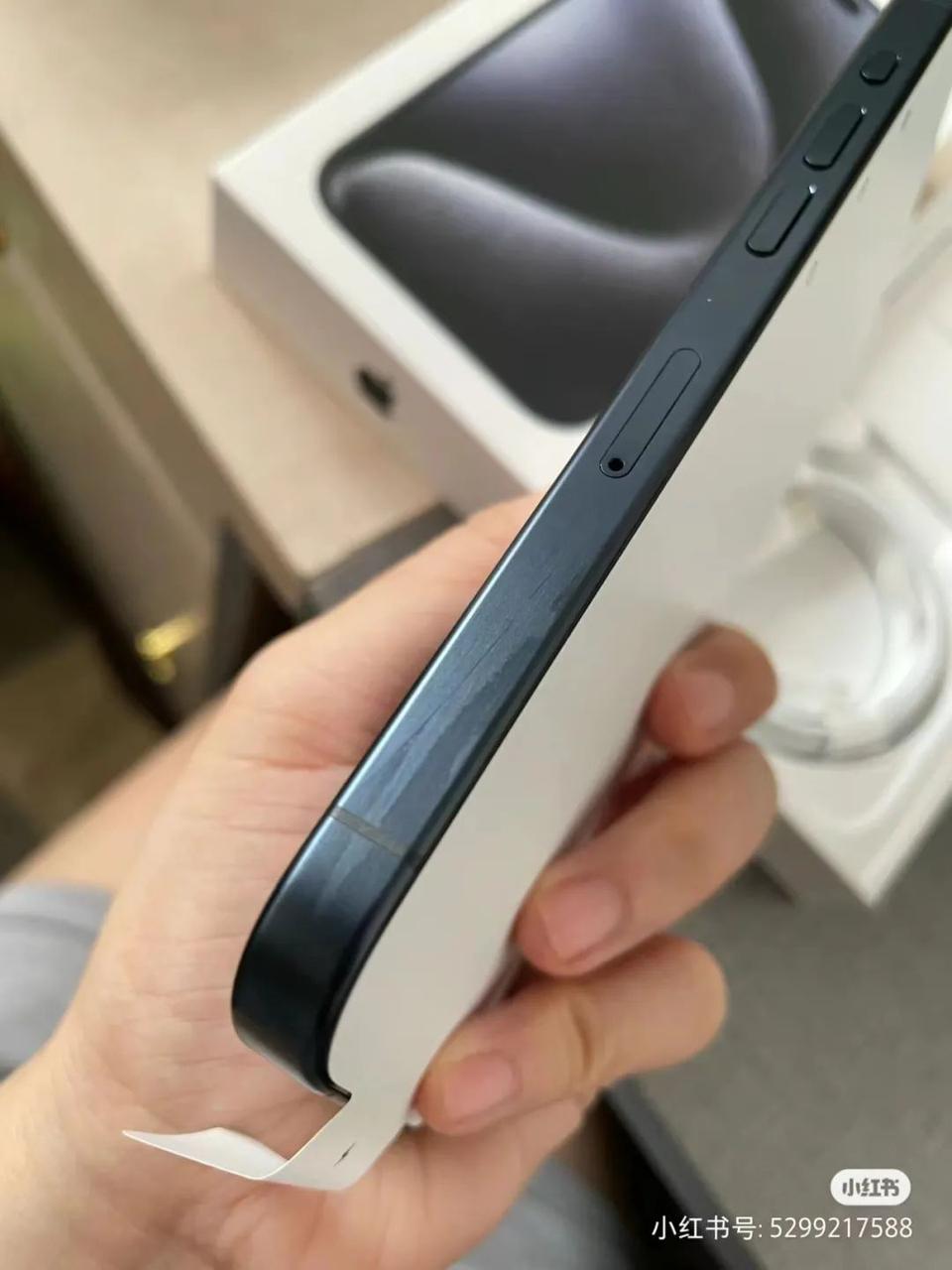 真不知道苹果用户是怎么自适应的？iPhone 15的品控问题满天飞，像是钛金属中