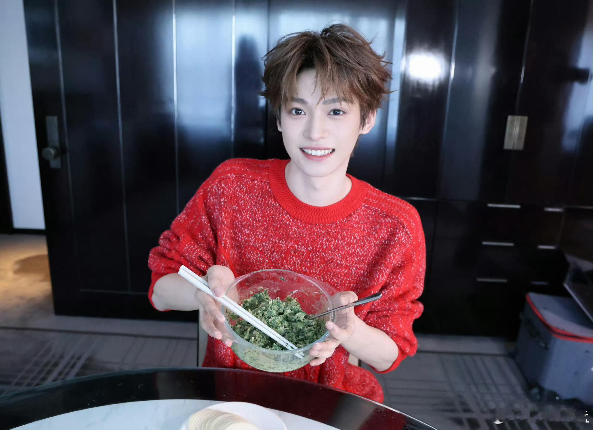 就问内娱还有比梓渝更会宠粉的人吗过年期间连发数条营业博陪伴粉丝更是发春节vlog