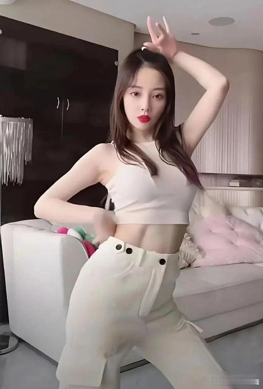 “现在没有商演、没有电影、连口播视频都发不了！”李小璐公开回应无戏可拍称：目前仅