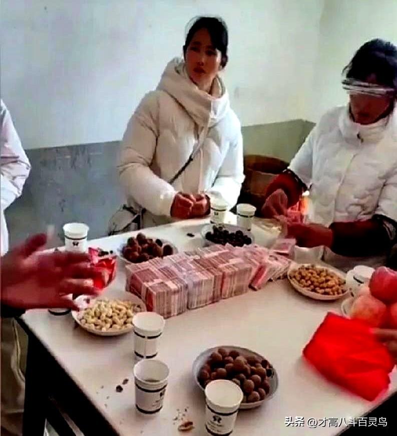 江西九江一对小情侣准备结婚，两家商量婚事时女方家咬死38.8万彩礼一分不让。
