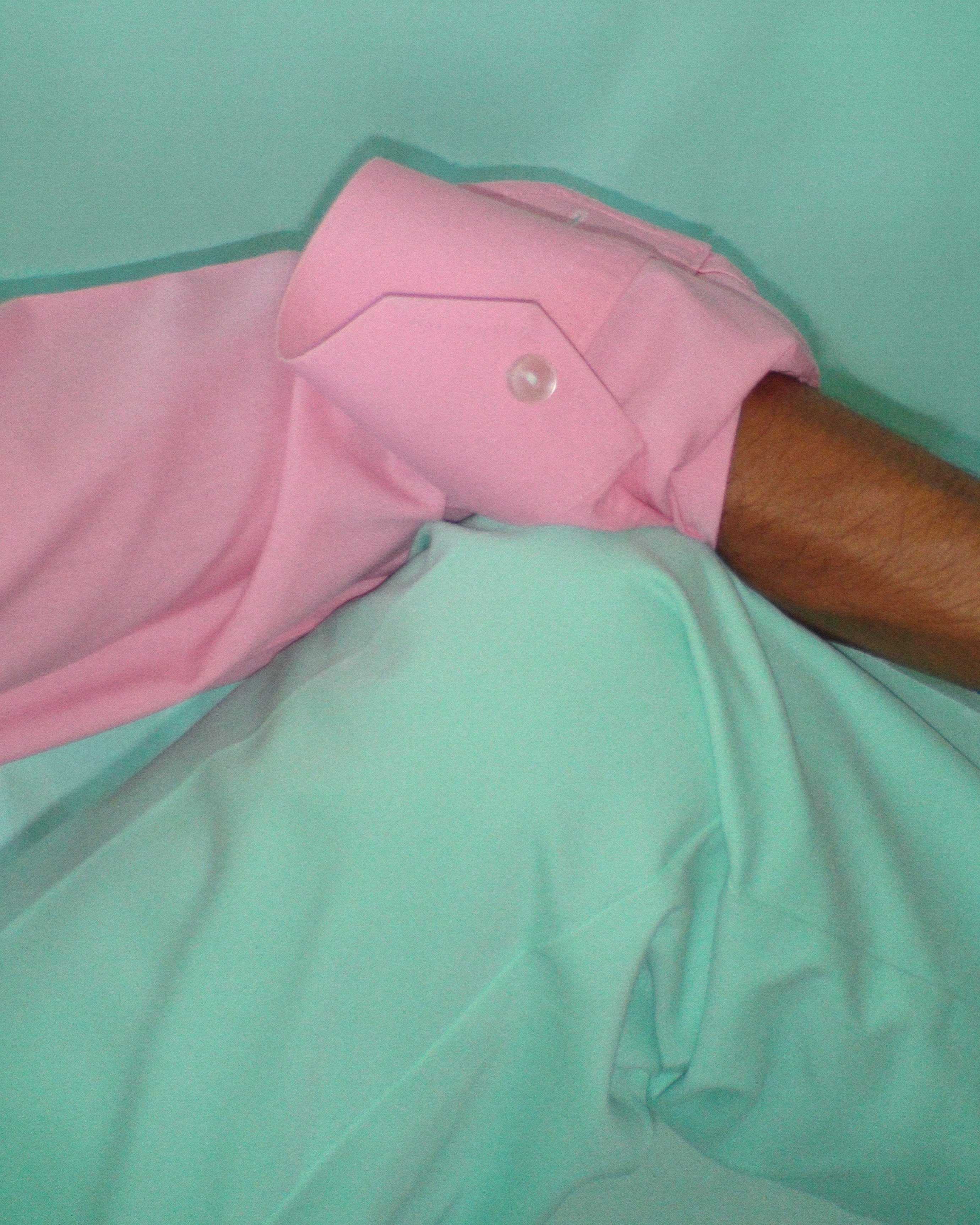 Tom Bleschstylist：Cara Cano 