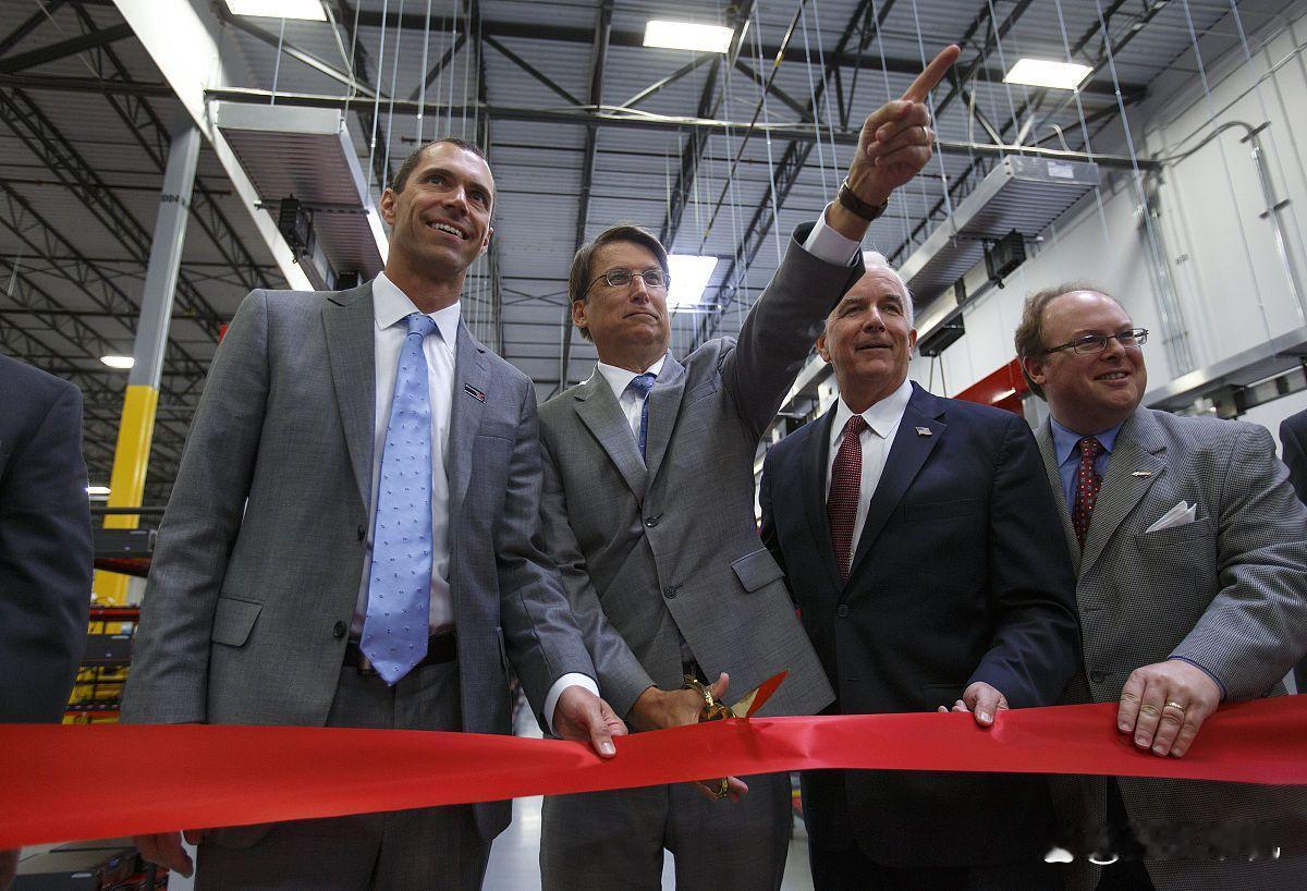 泽连斯基：我们非常感谢日本和首相愿意在能源领域提供必要的设备援助。这将有助于我们