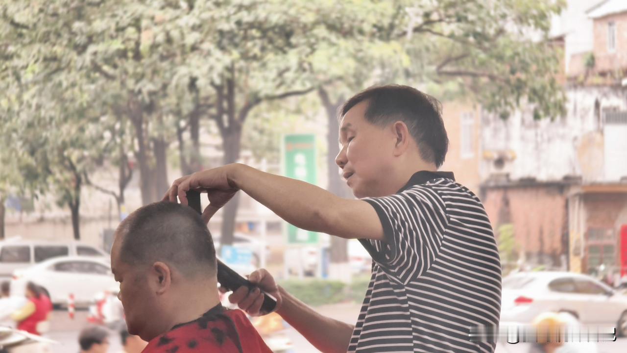 二月二，剃龙头，一年都有精神头

农历二月初二，俗称“龙抬头”。春回大地，万物复