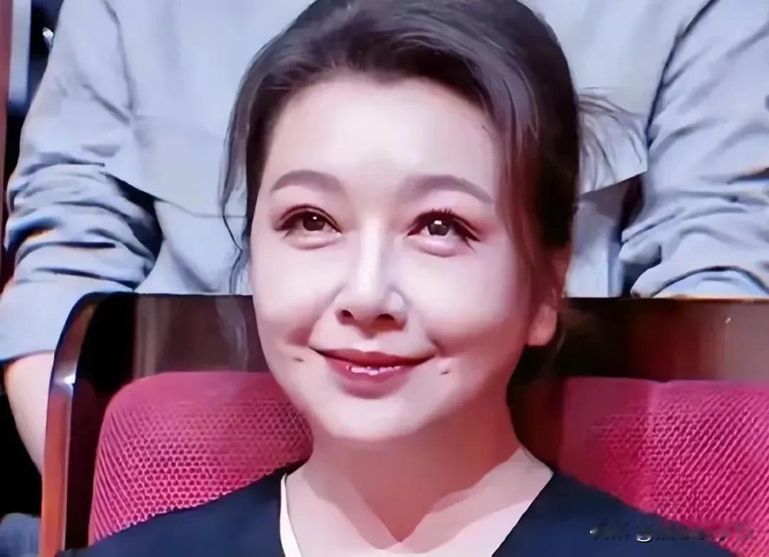 江珊做了医美后你觉得她变美了吗不美，很不自然。像变了一个人，整来整去不如不整，整
