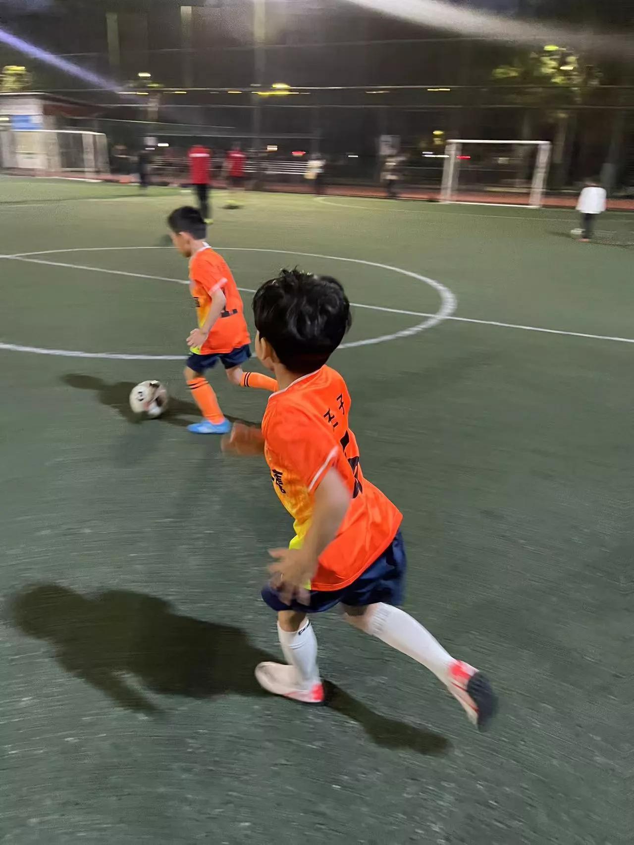 中国足球：你如何用一句话概括从娃娃抓起⚽️⚽️爱足球⚽的孩子