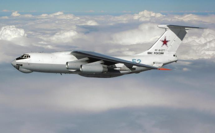 每天认识一件兵器 伊尔-78“大富翁”空中加油机［苏］机长：46.59米翼展：5