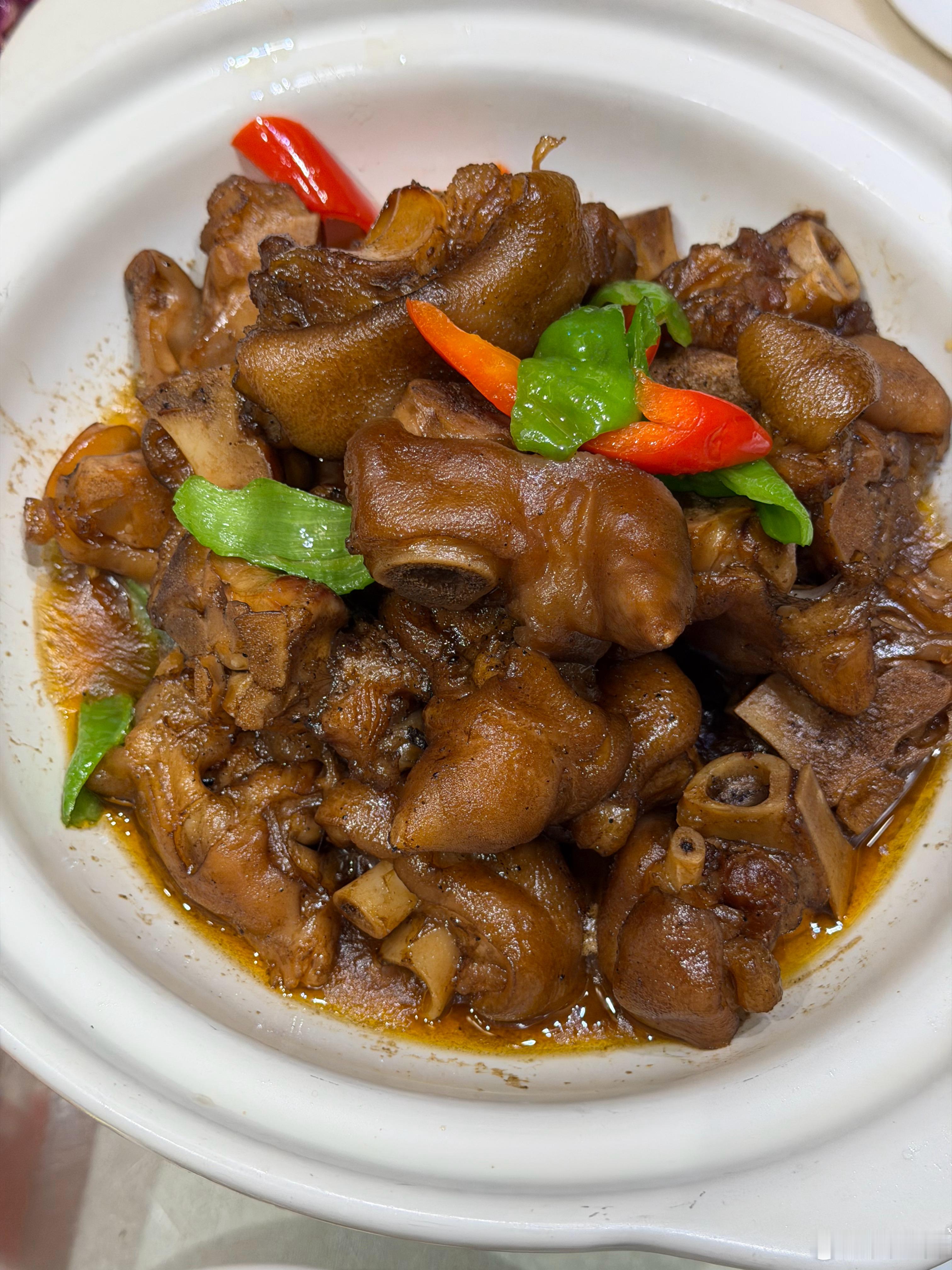 河南菜太硬核了，一碗胡辣汤感觉就够我喝酒干翻全场