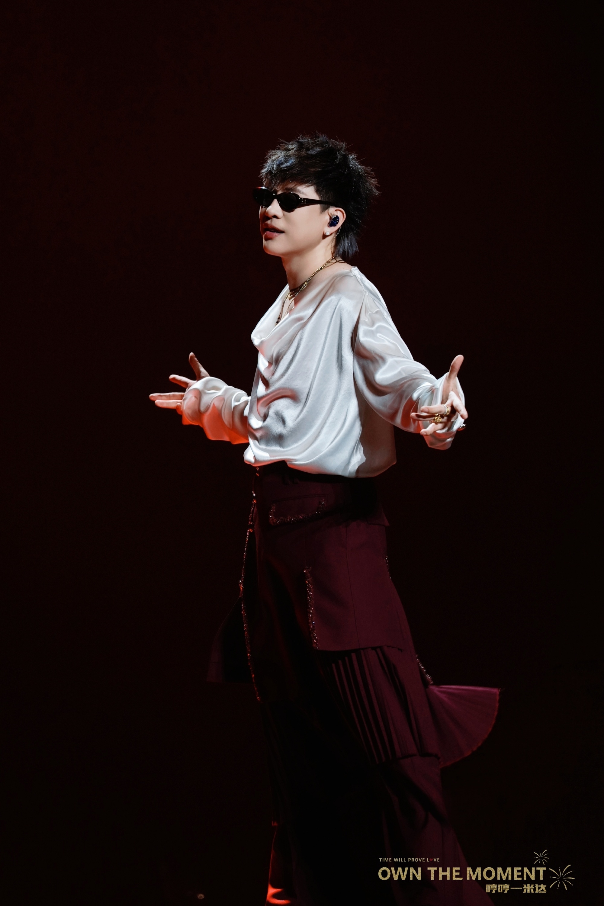 胡彦斌上海演唱会温情一幕巡演上海场上演暖心一幕，一位看不见光的忠实歌迷赴约现场。