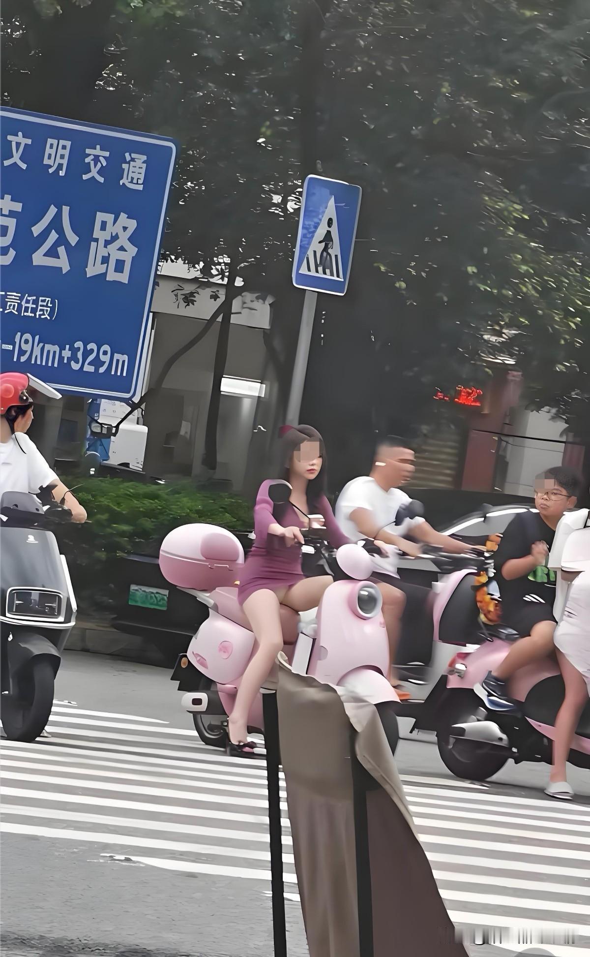 她身着无畏，他镜头果敢，共同定格出这张“好摄之图”！