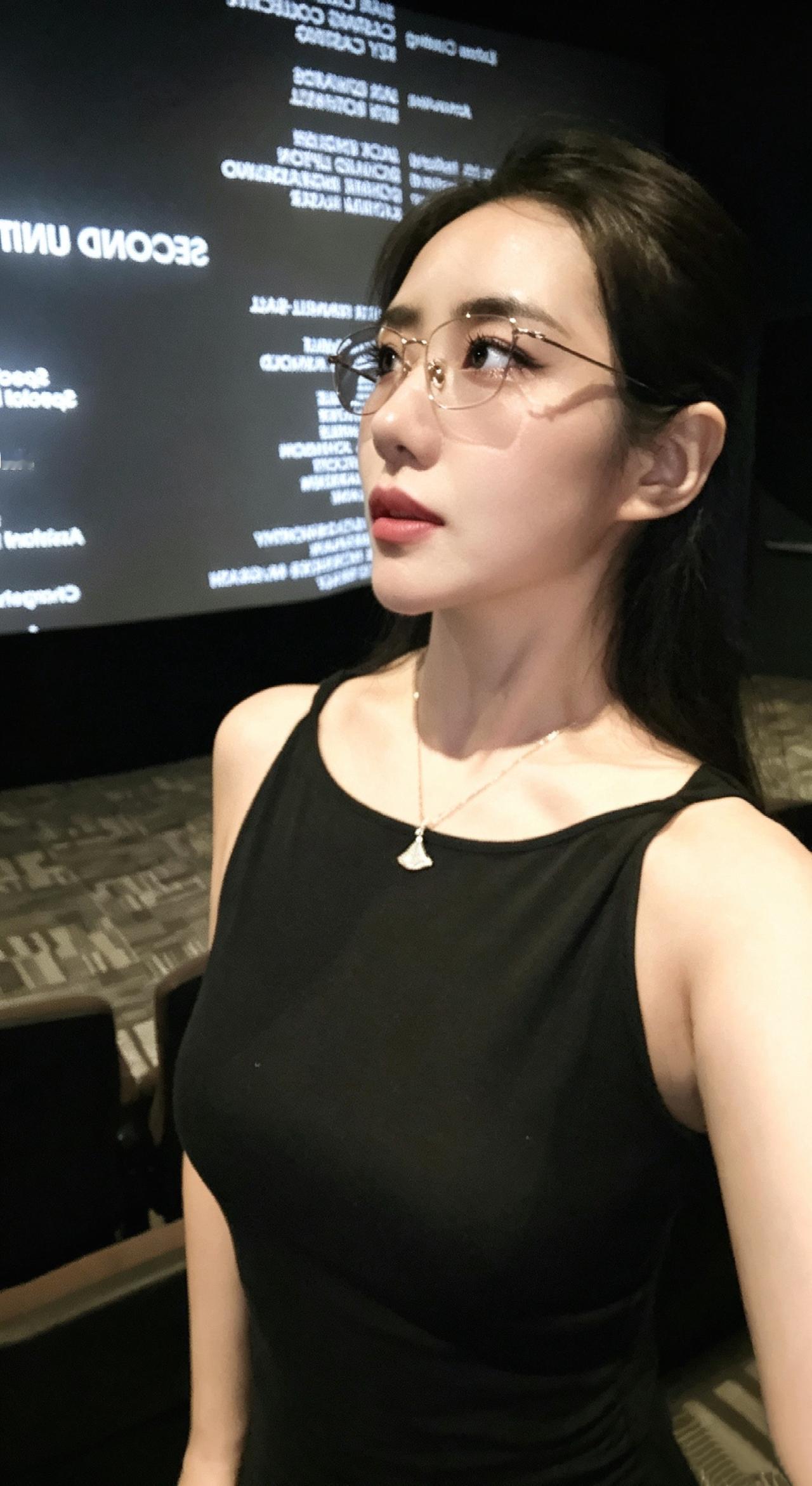 长成这样 没有不谈小孩哥的义务姐感爆棚 今日份高智感look